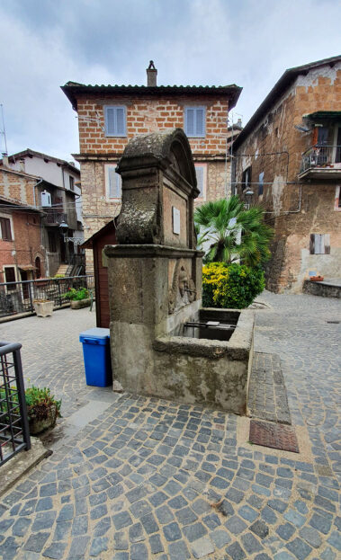 Carbognano, fontana di santa Maria