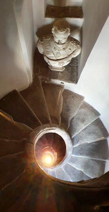 Carbognano, Municipal Palace, The "Conocchia" staircase
