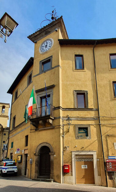 Carbognano, Municipal palace, The "Conocchia" staircase