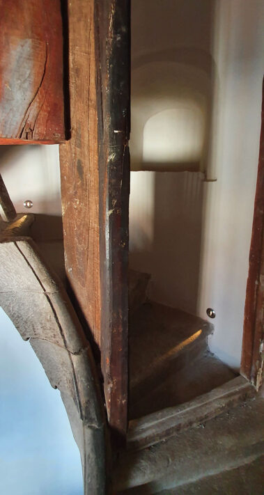 Carbognano, Municipal palace, The "Conocchia" staircase